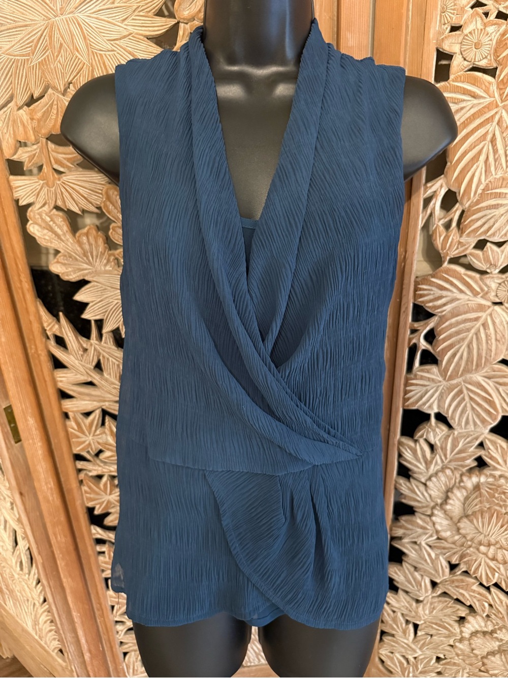 Donna Karan New York Women's Sleeveless Textured Crepe Peplum Blouse